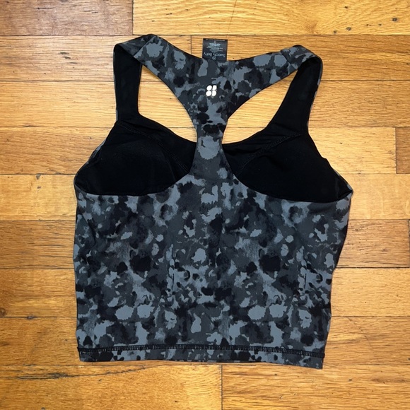 Sweaty Betty Power Workout Crop Top in Camo, size XS - Picture 9 of 10